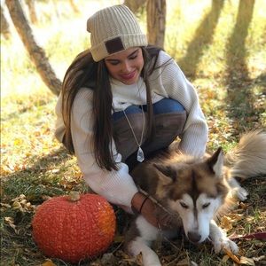 Meet your Posher, Halle!